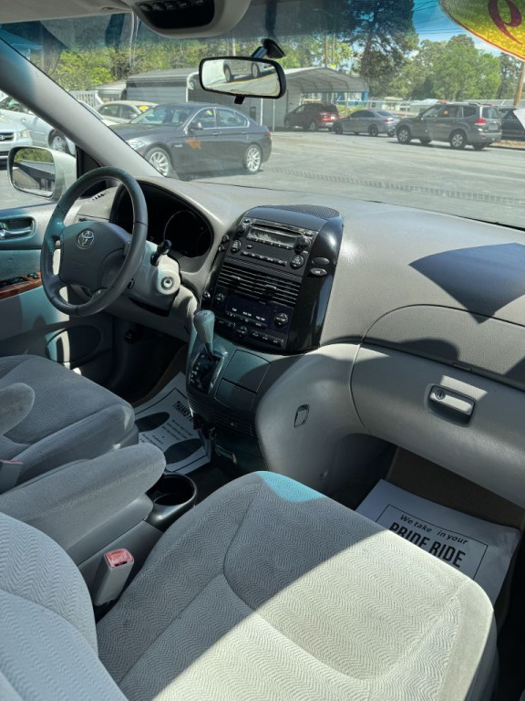 2009 Toyota Sienna Image 21