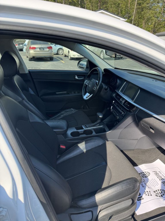 2020 Kia Optima Image 24
