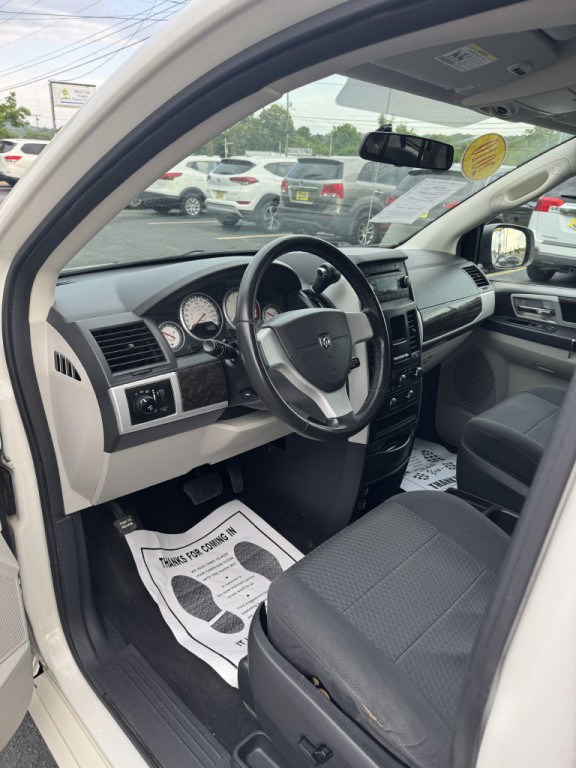 2010 Dodge Grand Caravan Image 9