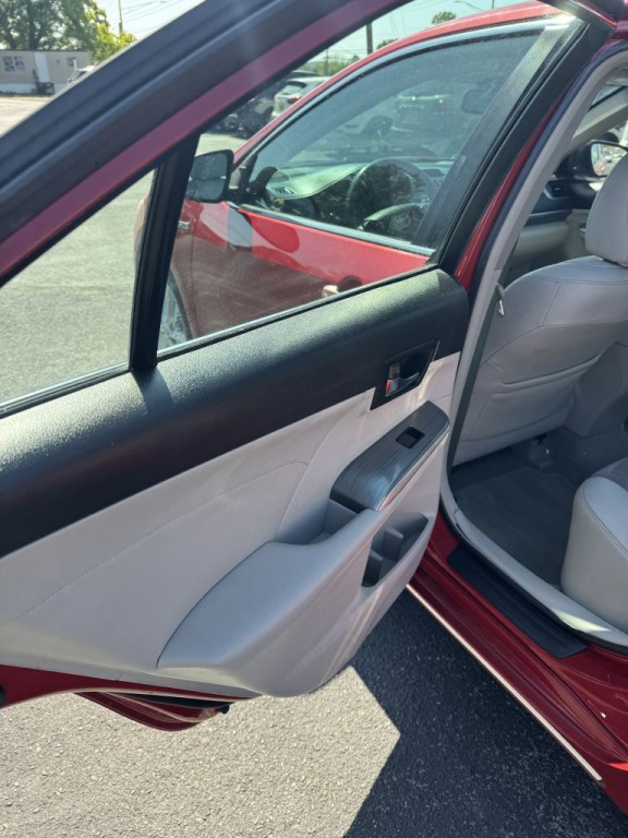 2014 Toyota Camry Image 17