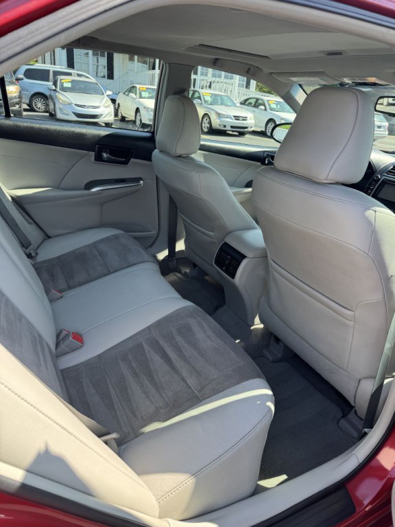 2014 Toyota Camry Image 19