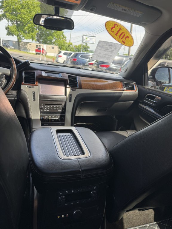2013 Cadillac Escalade Image 14