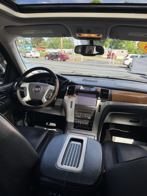2013 Cadillac Escalade Image 16