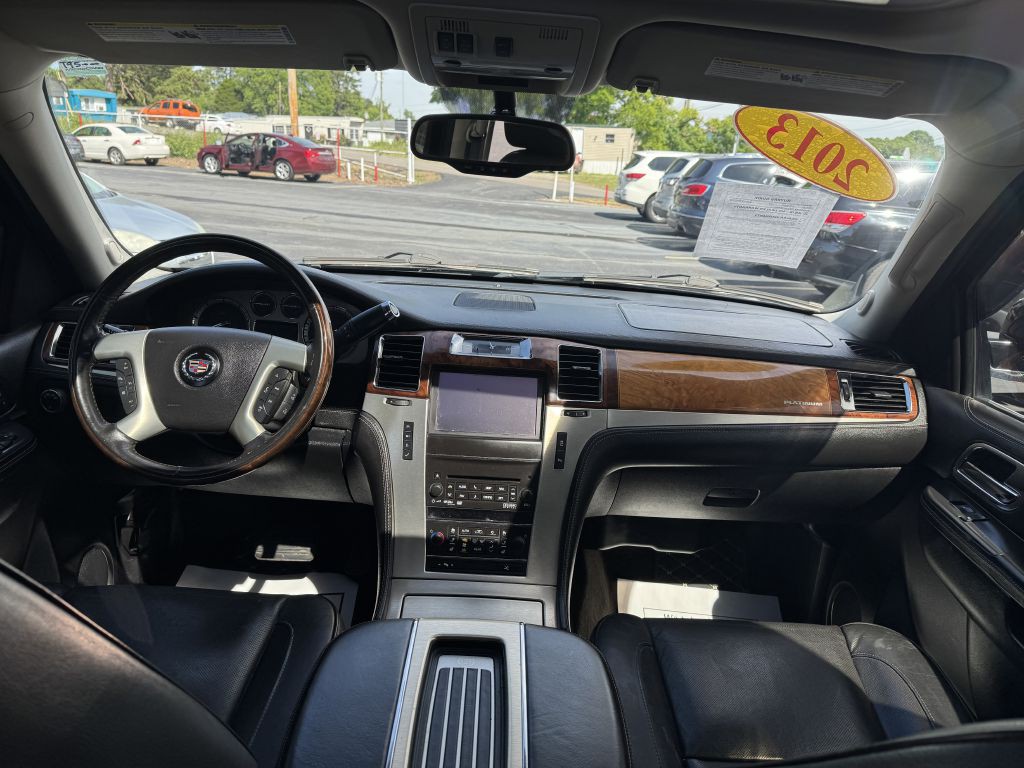 2013 Cadillac Escalade Image 17