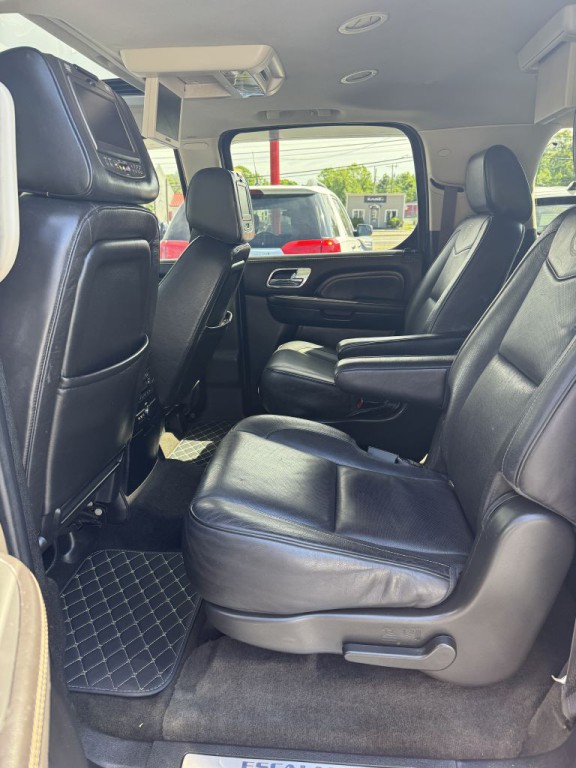 2013 Cadillac Escalade Image 18