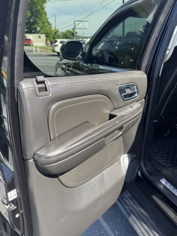 2013 Cadillac Escalade Image 19