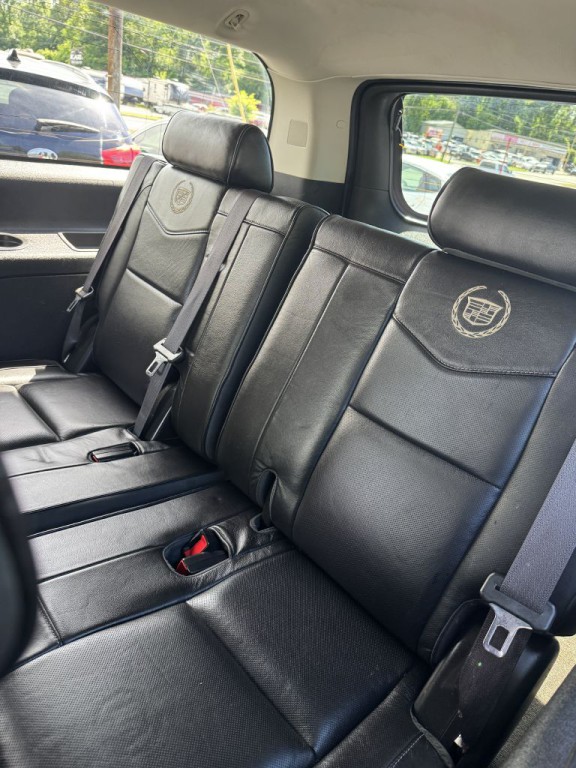 2013 Cadillac Escalade Image 21
