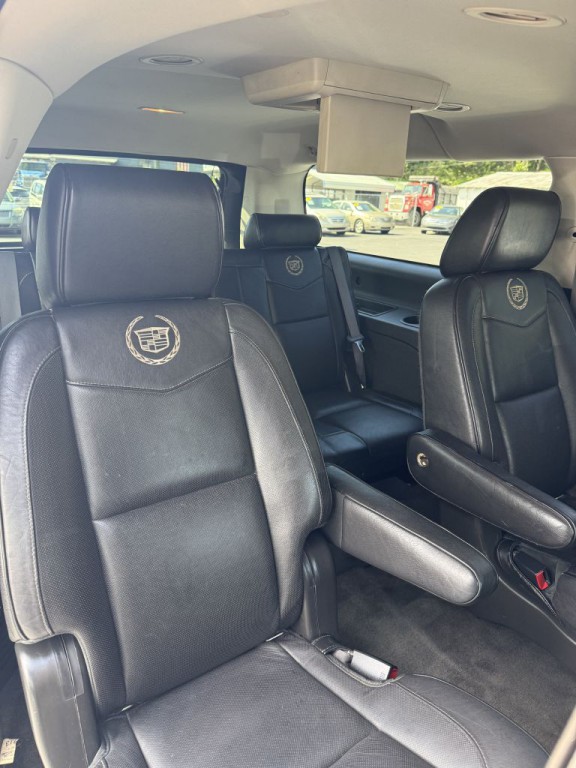 2013 Cadillac Escalade Image 24