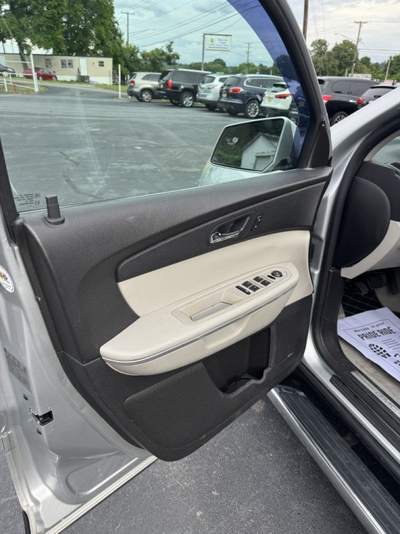 2012 GMC Acadia Image 11