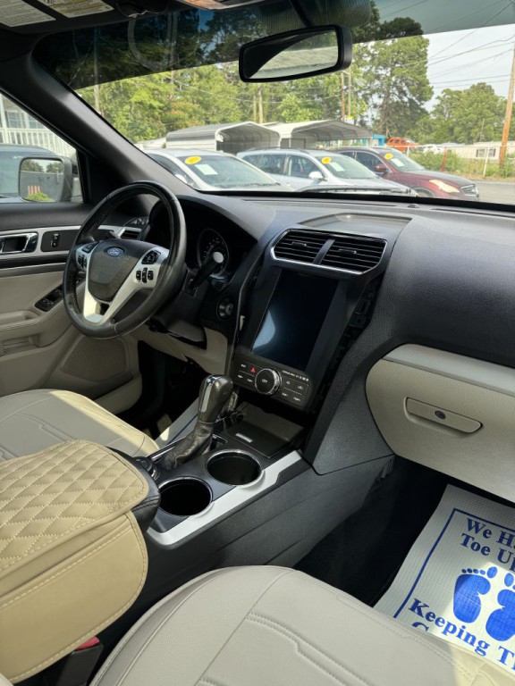 2011 Ford Explorer Image 24