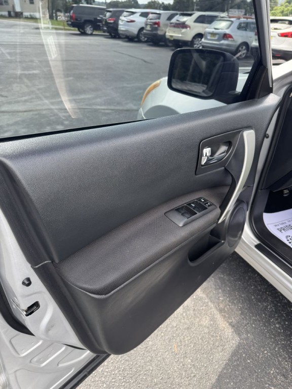 2015 Nissan Rogue Image 10