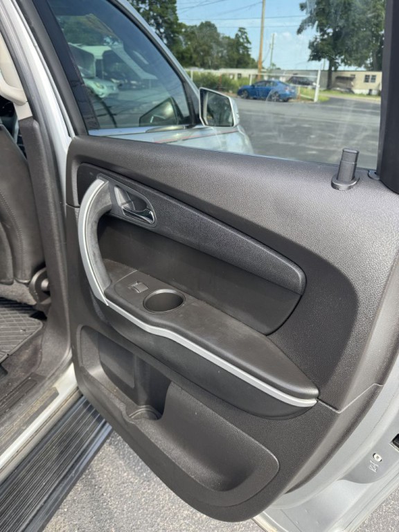 2012 GMC Acadia Image 17