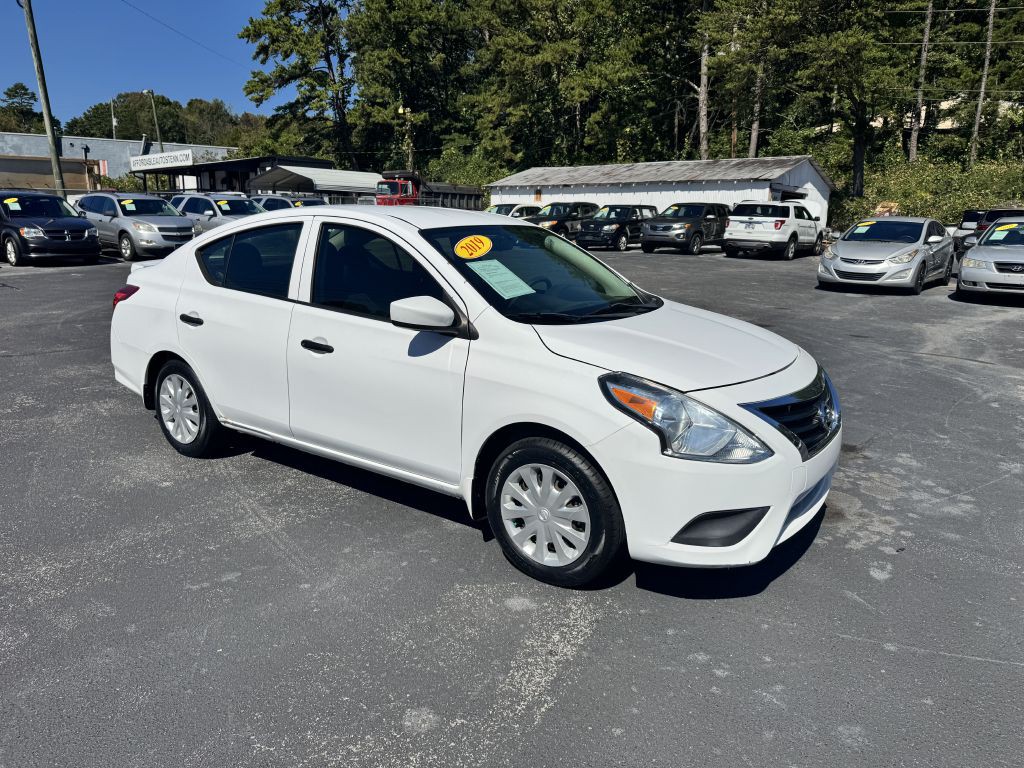 2019 Nissan Versa Image 2