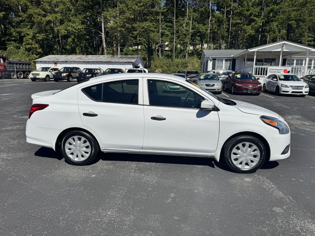 2019 Nissan Versa Image 3