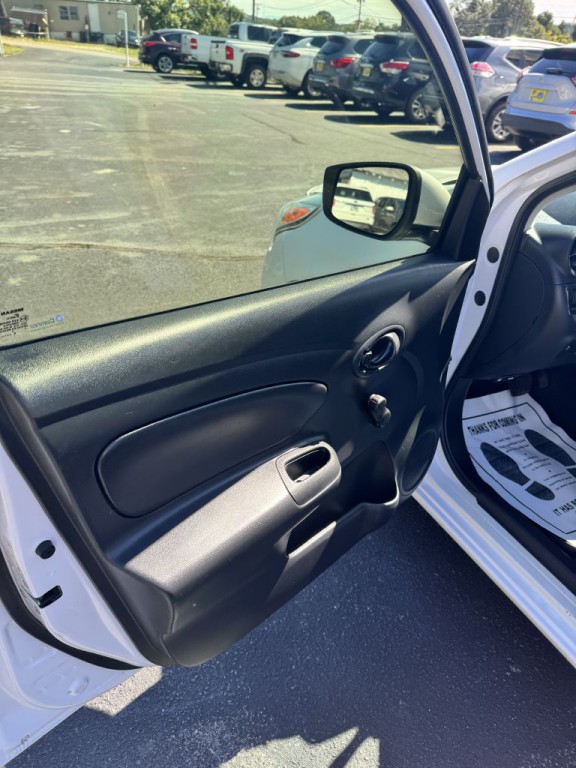 2019 Nissan Versa Image 11