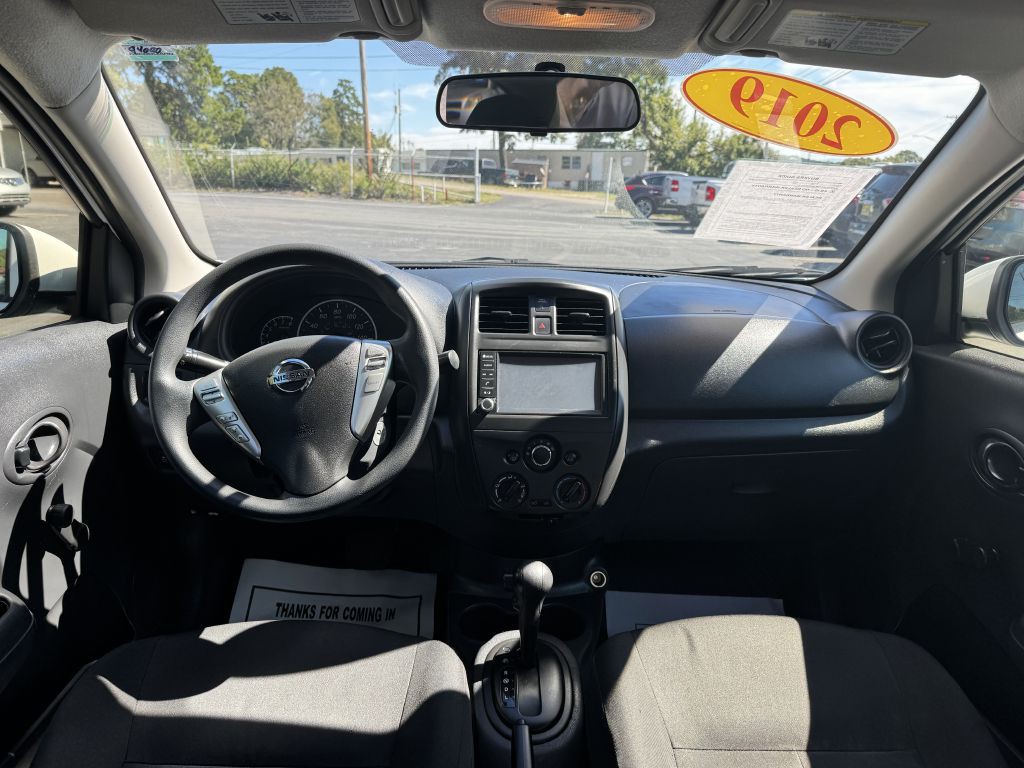 2019 Nissan Versa Image 17