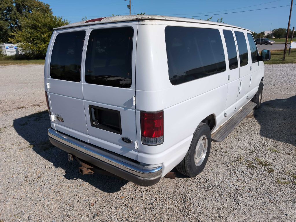2003 Ford Econoline Image 4