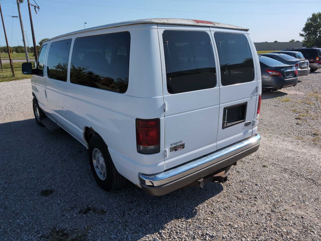 2003 Ford Econoline Image 2