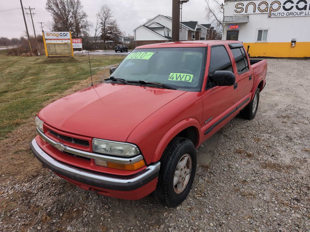 2002 Chevrolet S10 Image 2