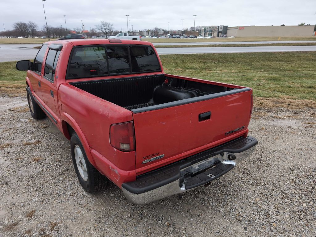 2002 Chevrolet S10 Image 4