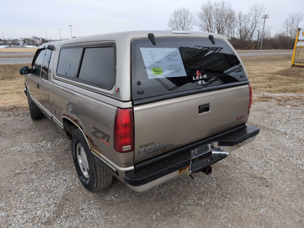 1999 GMC Sierra Image 2