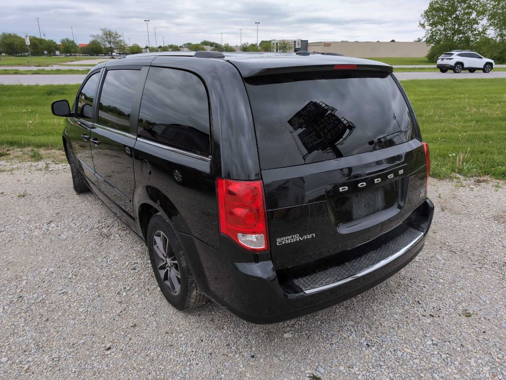 2017 Dodge Grand Caravan Image 1