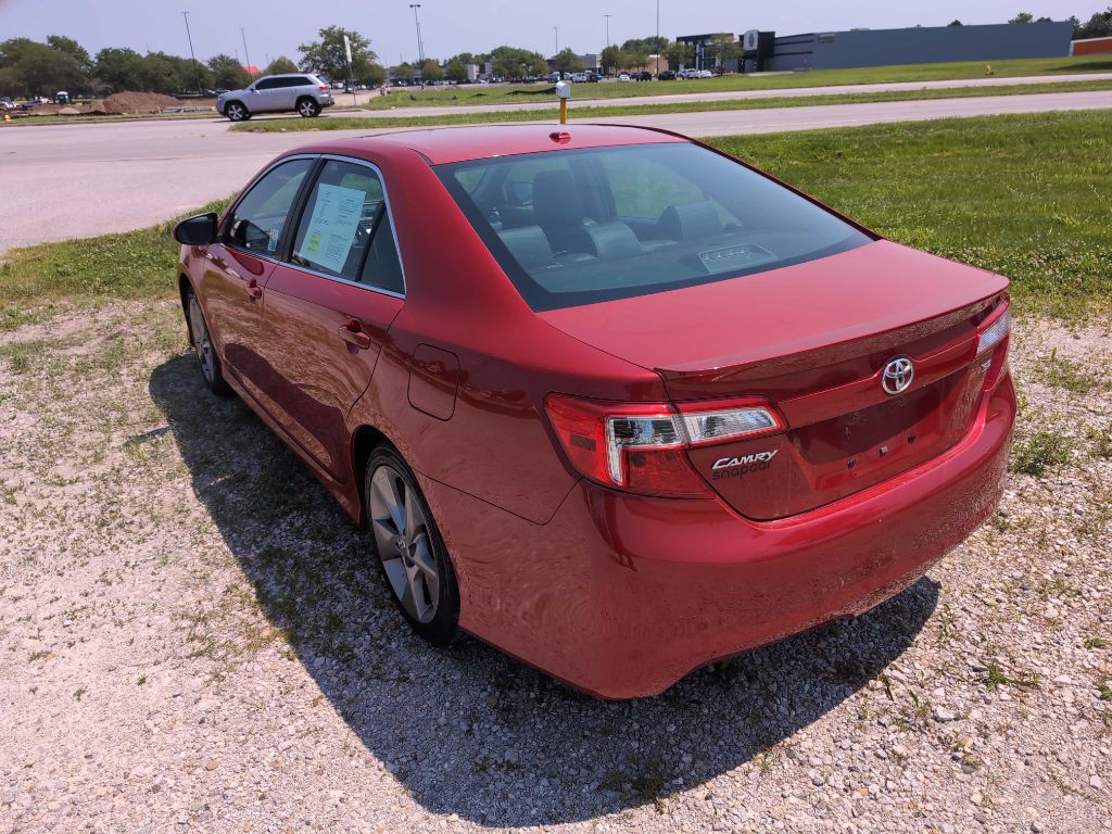 2012 Toyota Camry Image 2
