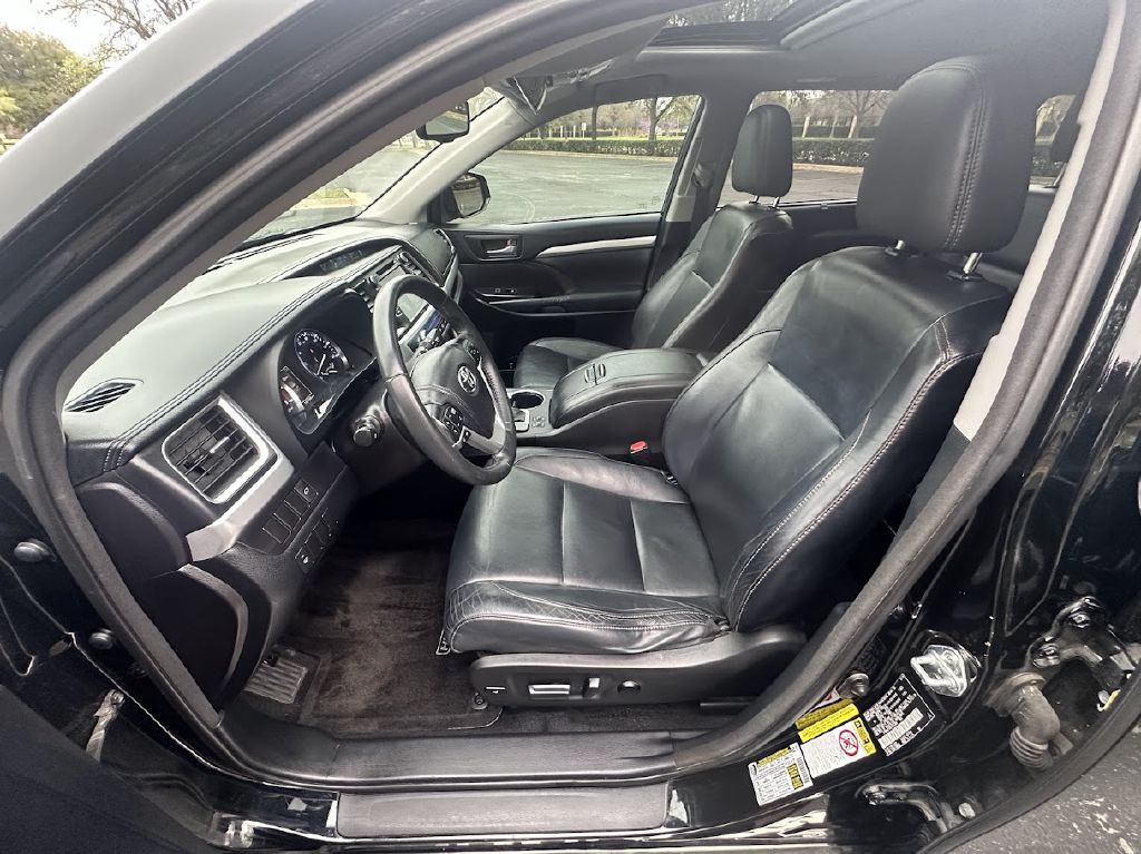 2014 Toyota Highlander Image 9