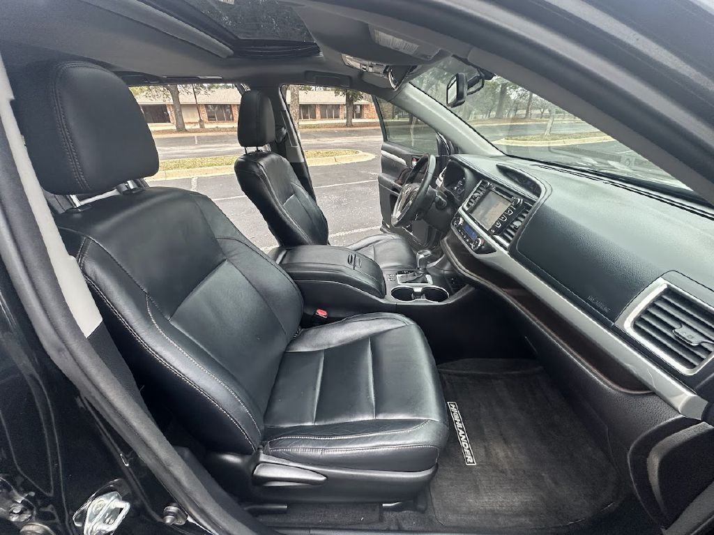 2014 Toyota Highlander Image 10