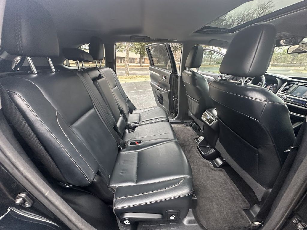 2014 Toyota Highlander Image 12