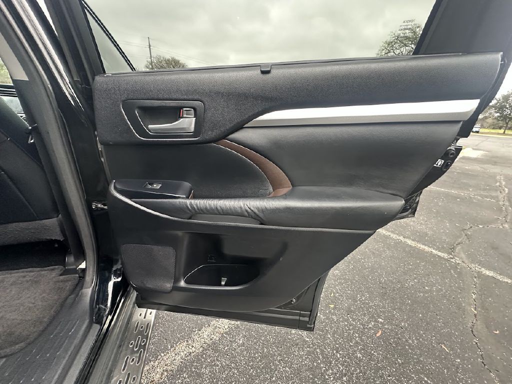 2014 Toyota Highlander Image 18