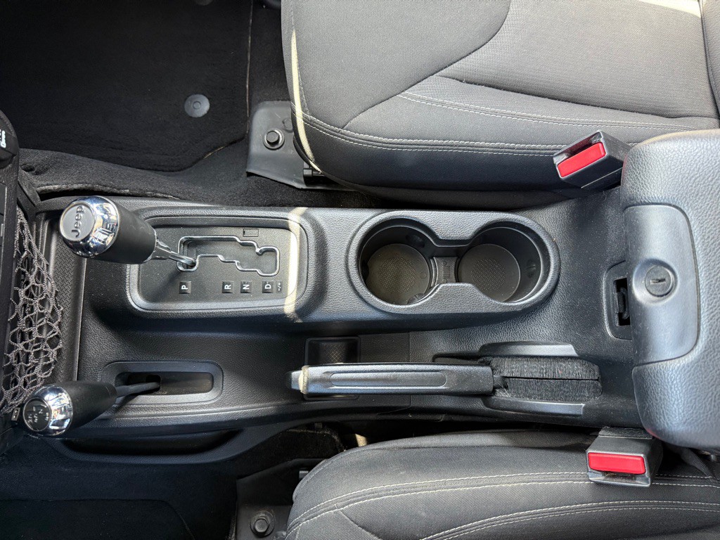 2015 Jeep Wrangler Unlimited Image 16