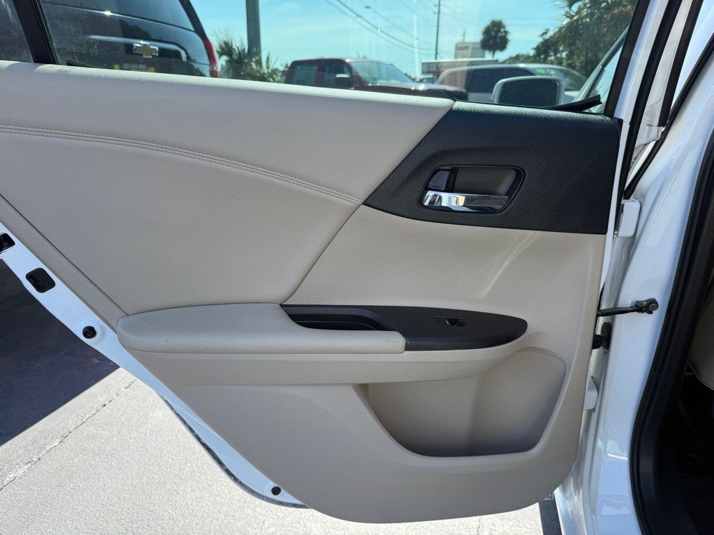 2014 Honda Accord Image 22