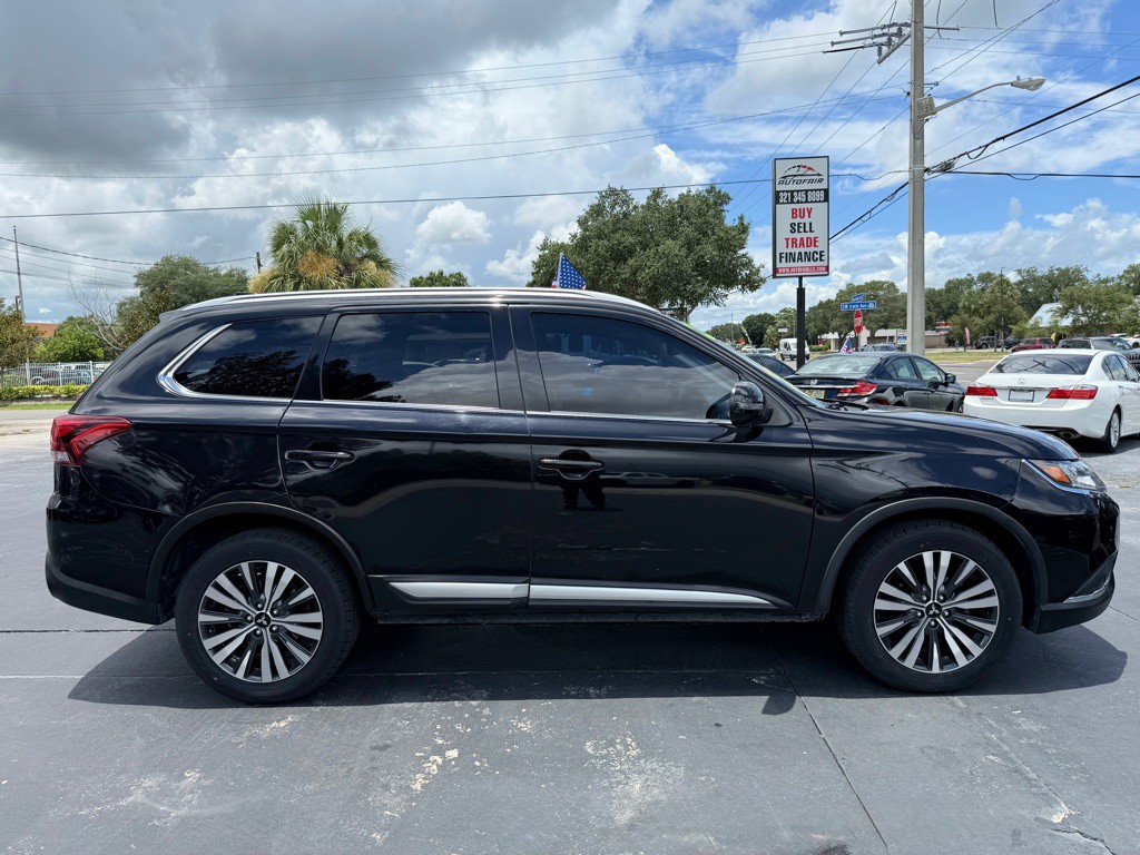 2020 Mitsubishi Outlander Image 3