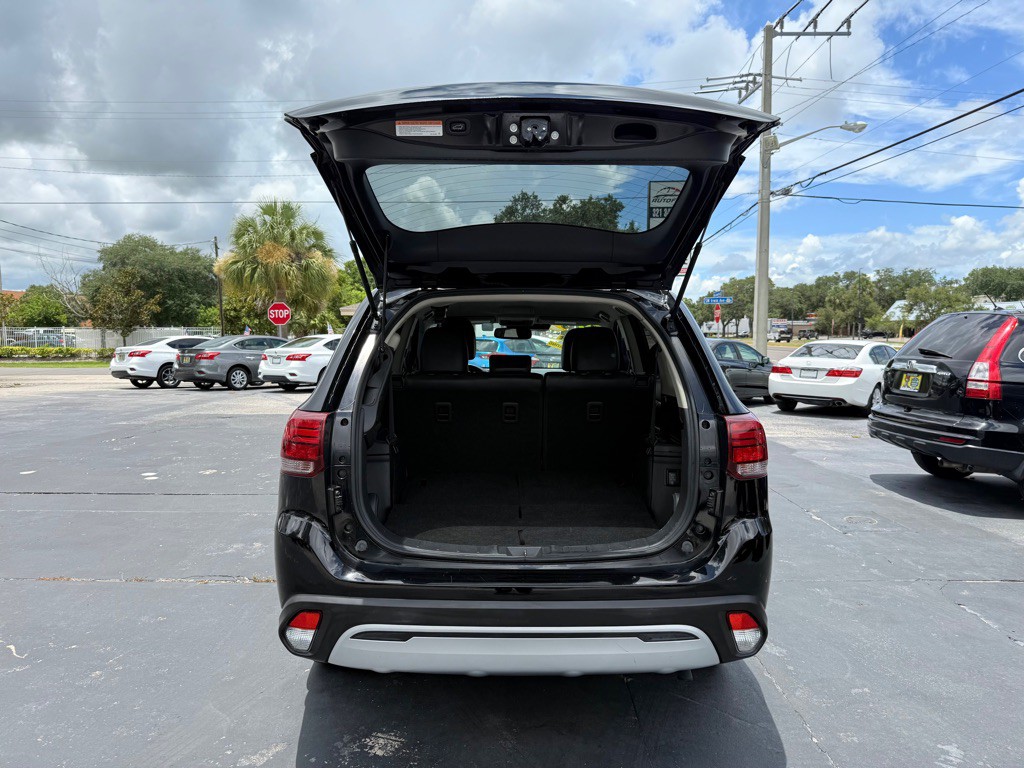 2020 Mitsubishi Outlander Image 6