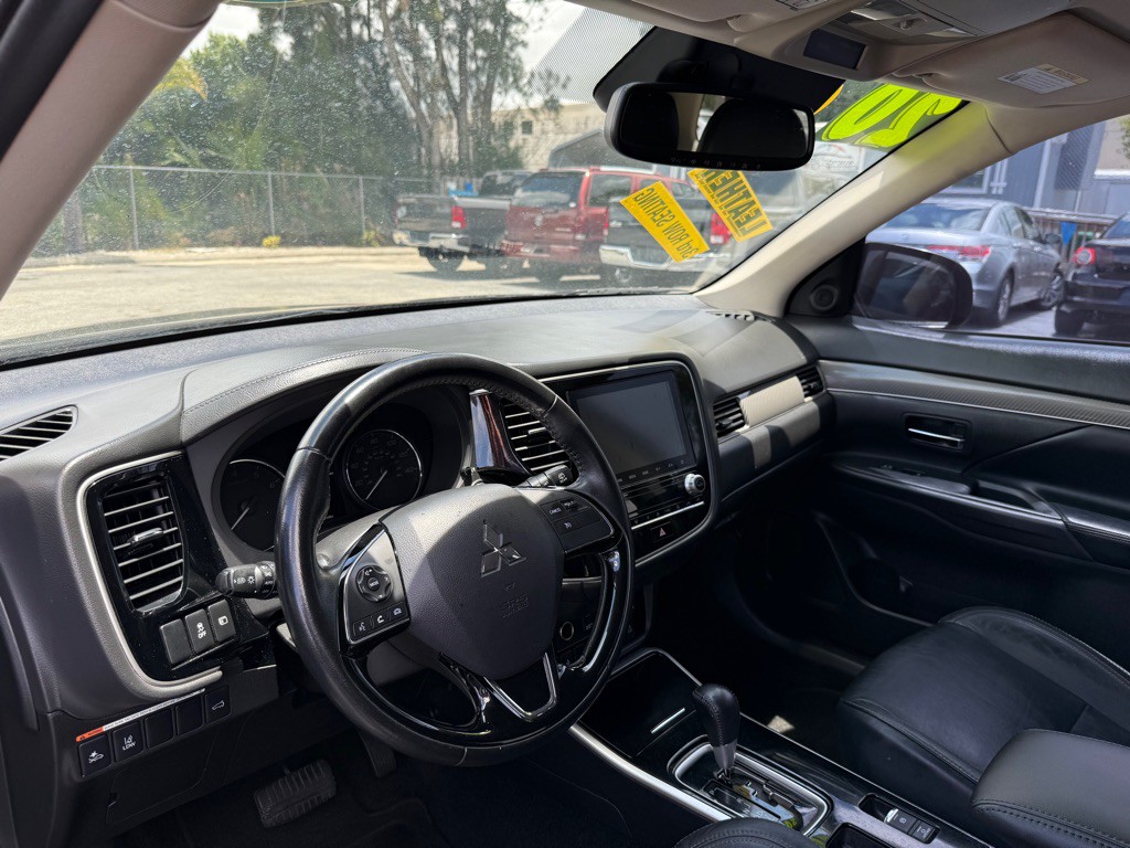 2020 Mitsubishi Outlander Image 11