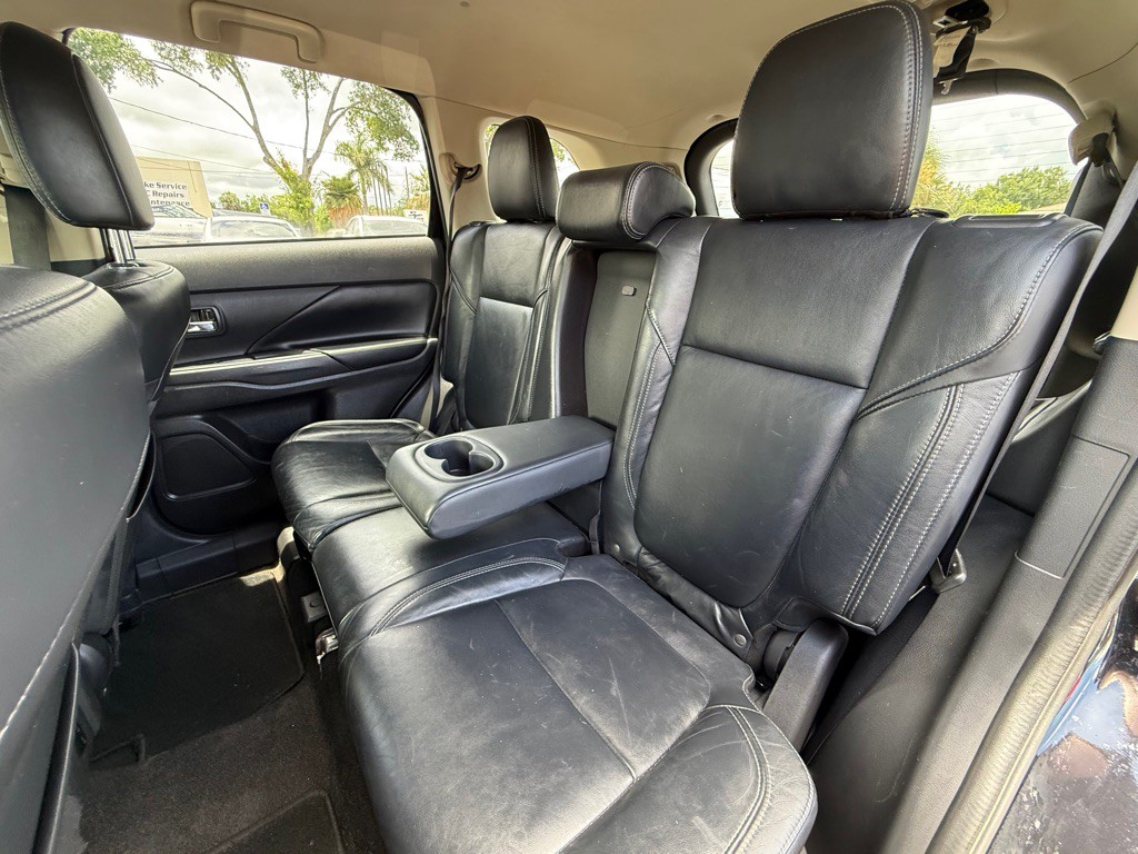 2020 Mitsubishi Outlander Image 25