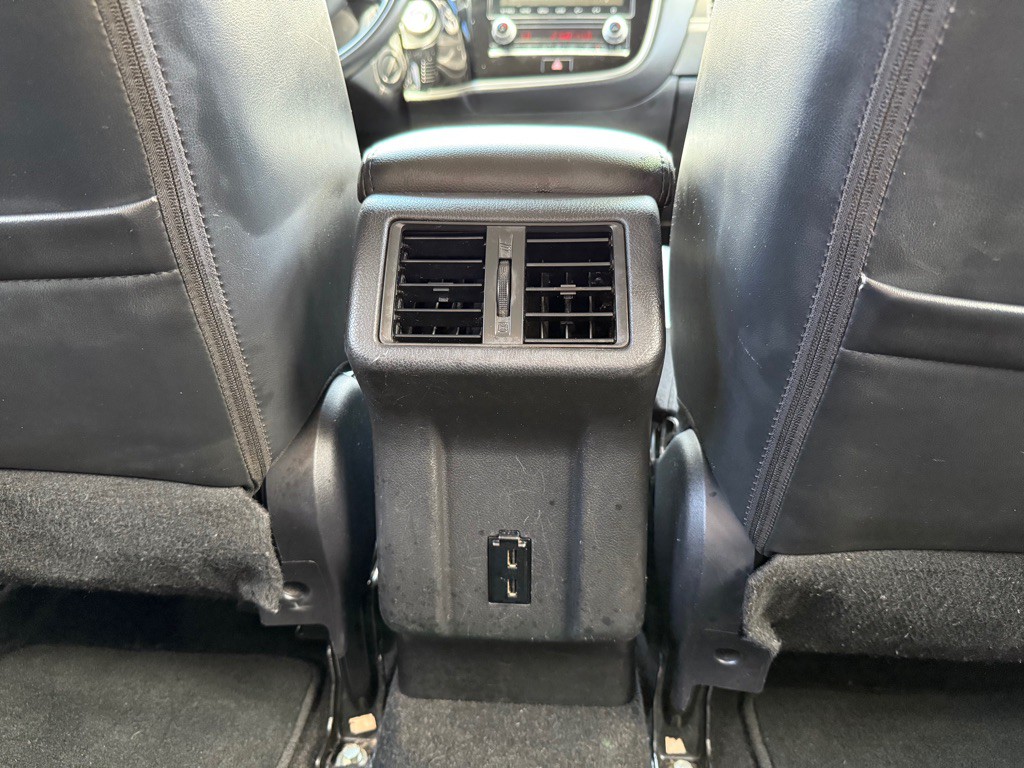 2020 Mitsubishi Outlander Image 26