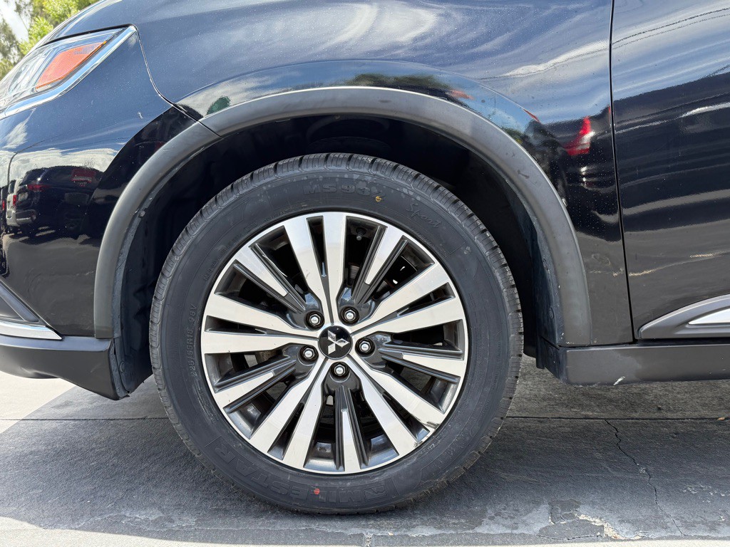 2020 Mitsubishi Outlander Image 28