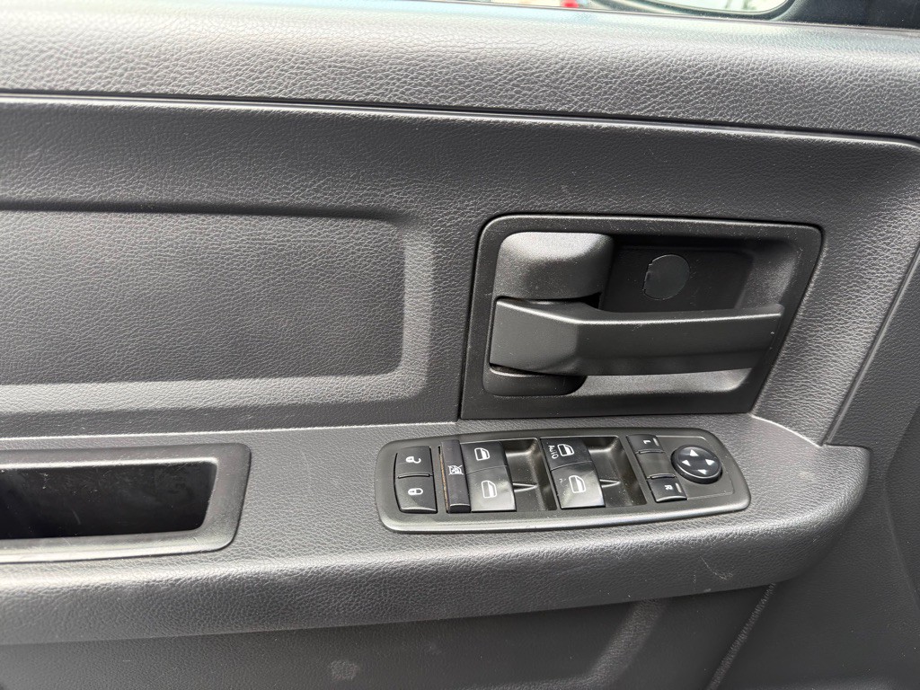 2015 RAM 1500 Image 9