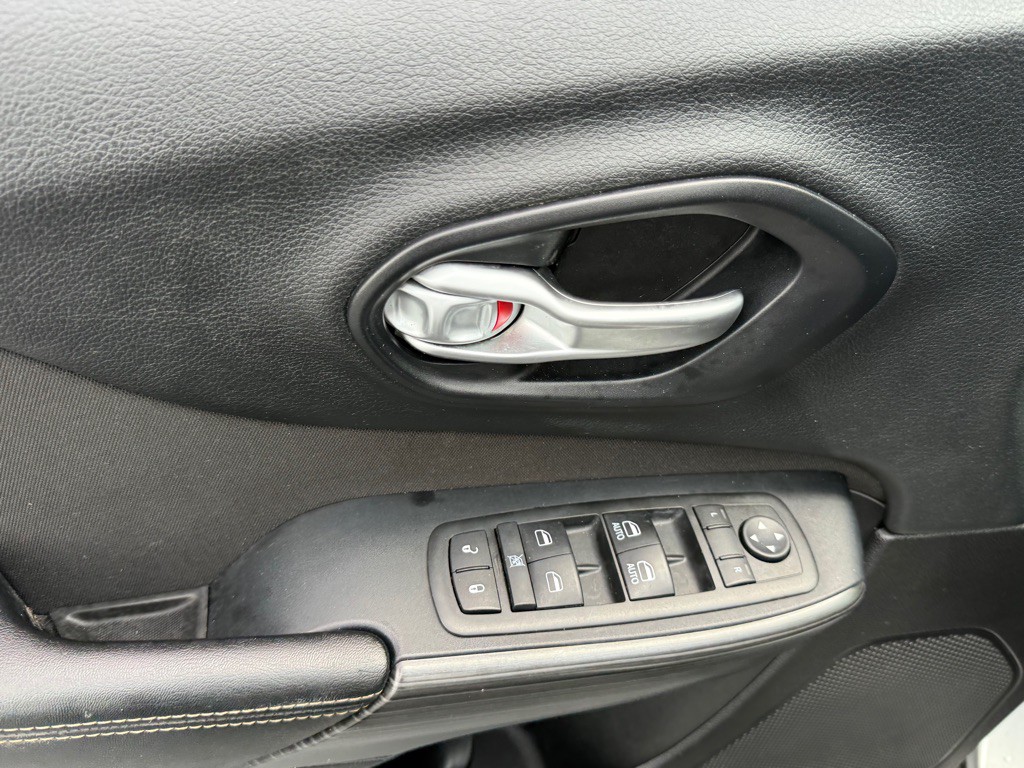 2016 Jeep Cherokee Image 8