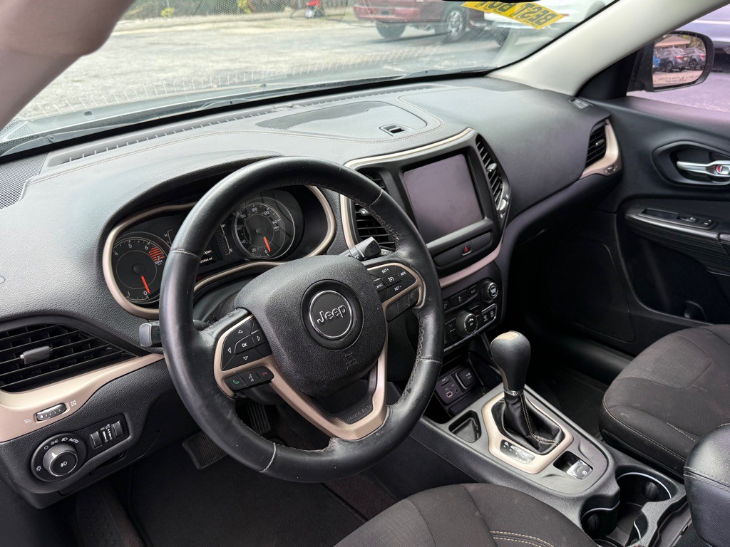 2016 Jeep Cherokee Image 11