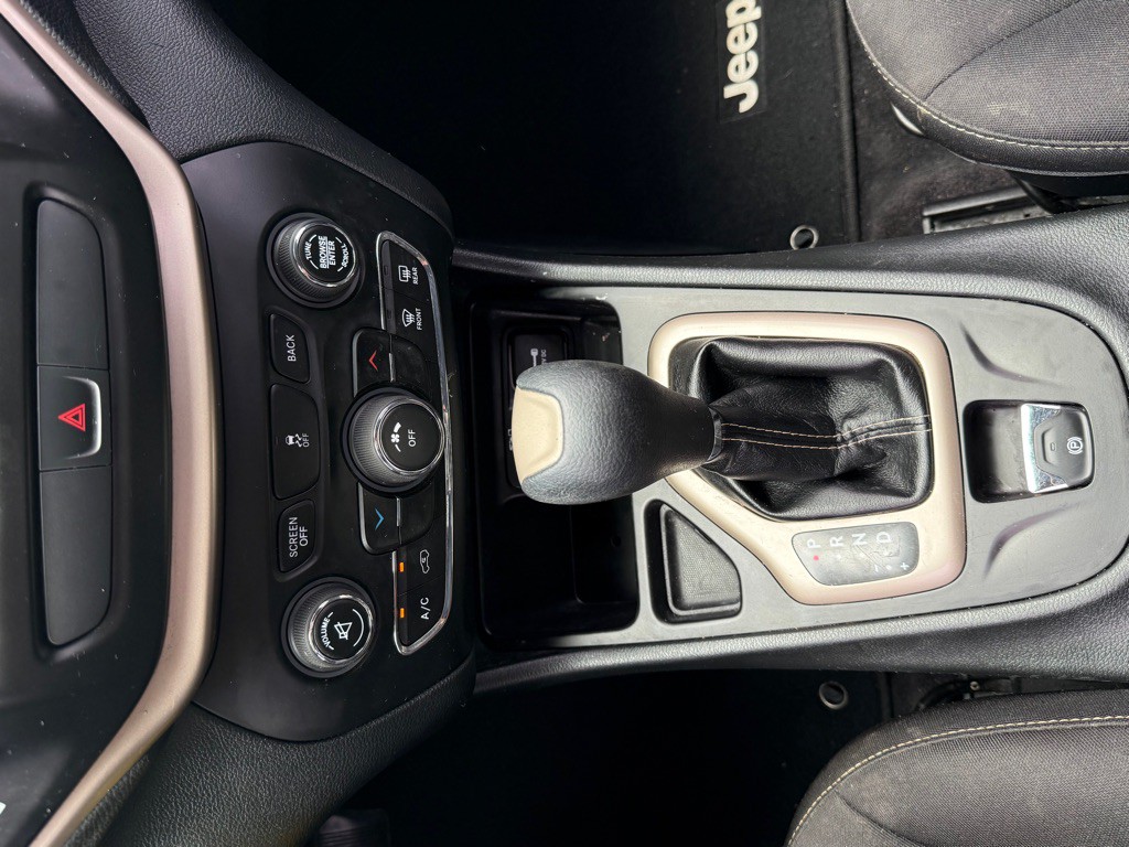 2016 Jeep Cherokee Image 17