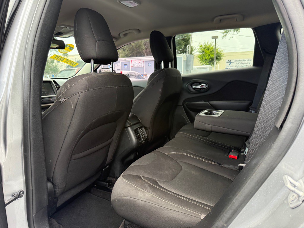2016 Jeep Cherokee Image 24