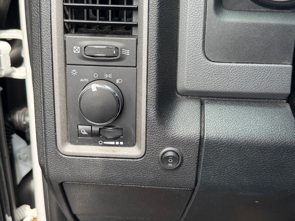 2016 RAM 1500 Image 12