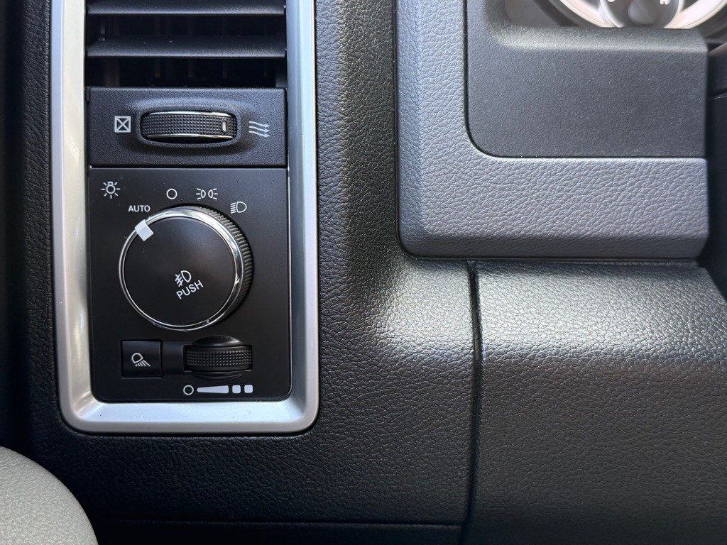 2015 RAM 1500 Image 12