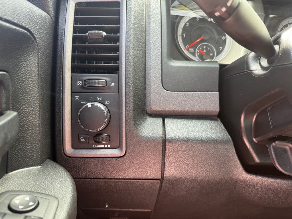 2014 RAM 1500 Image 11