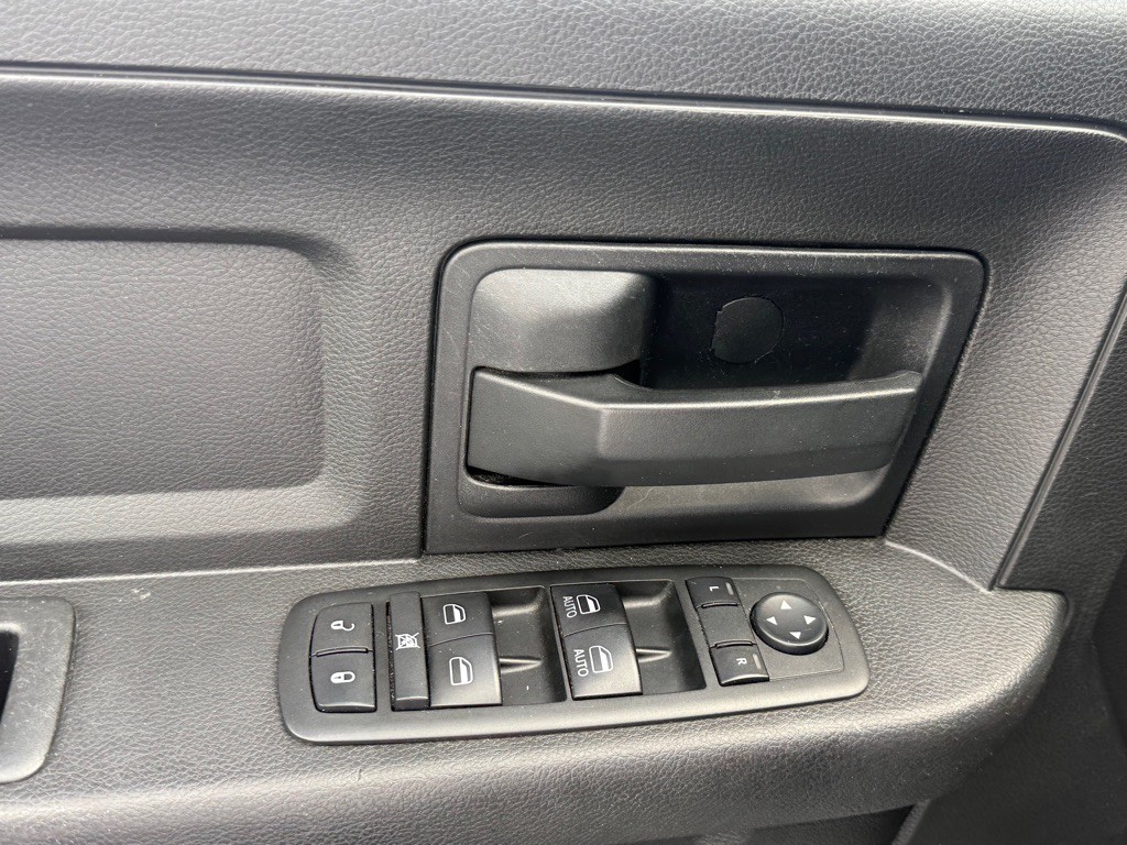 2014 RAM 1500 Image 8
