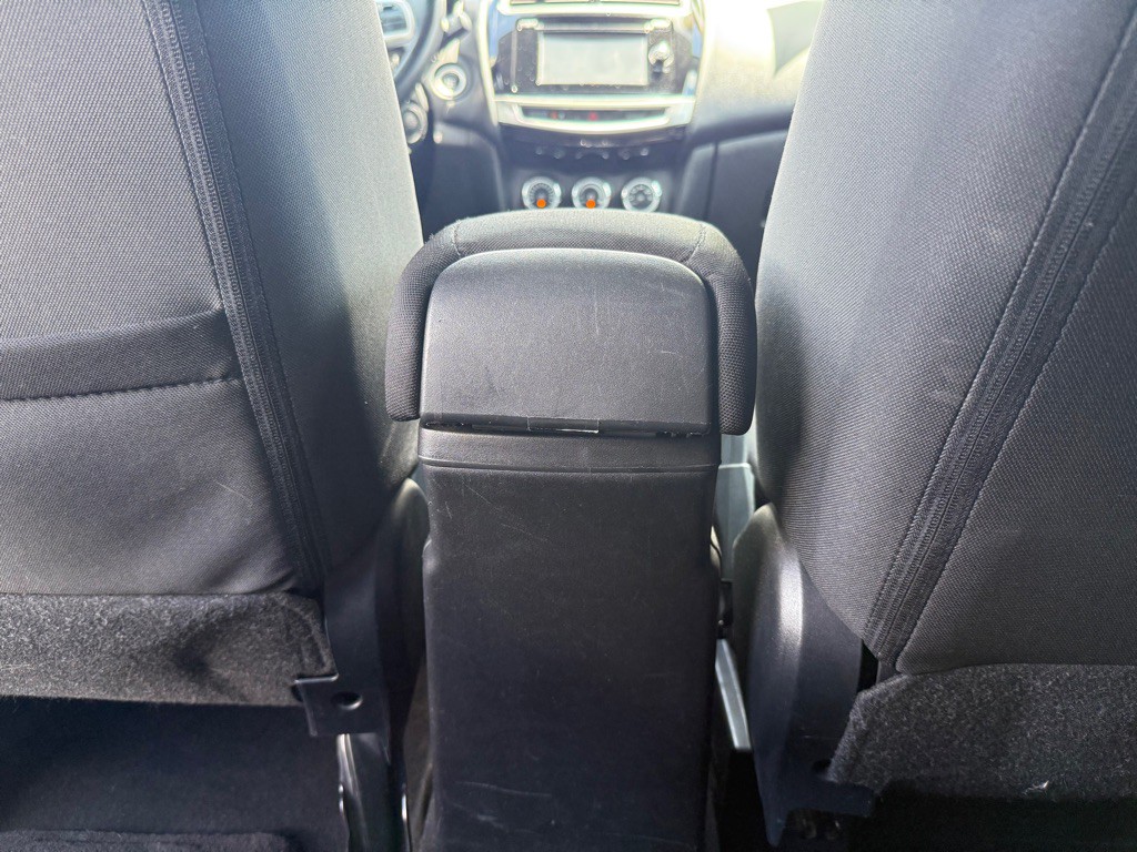 2015 Mitsubishi Outlander Image 24