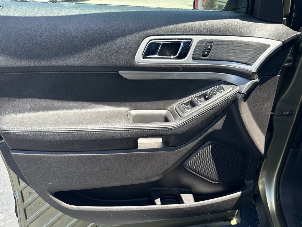 2012 Ford Explorer Image 8